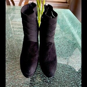 Stuart Weitzman booties size‎ 9.5